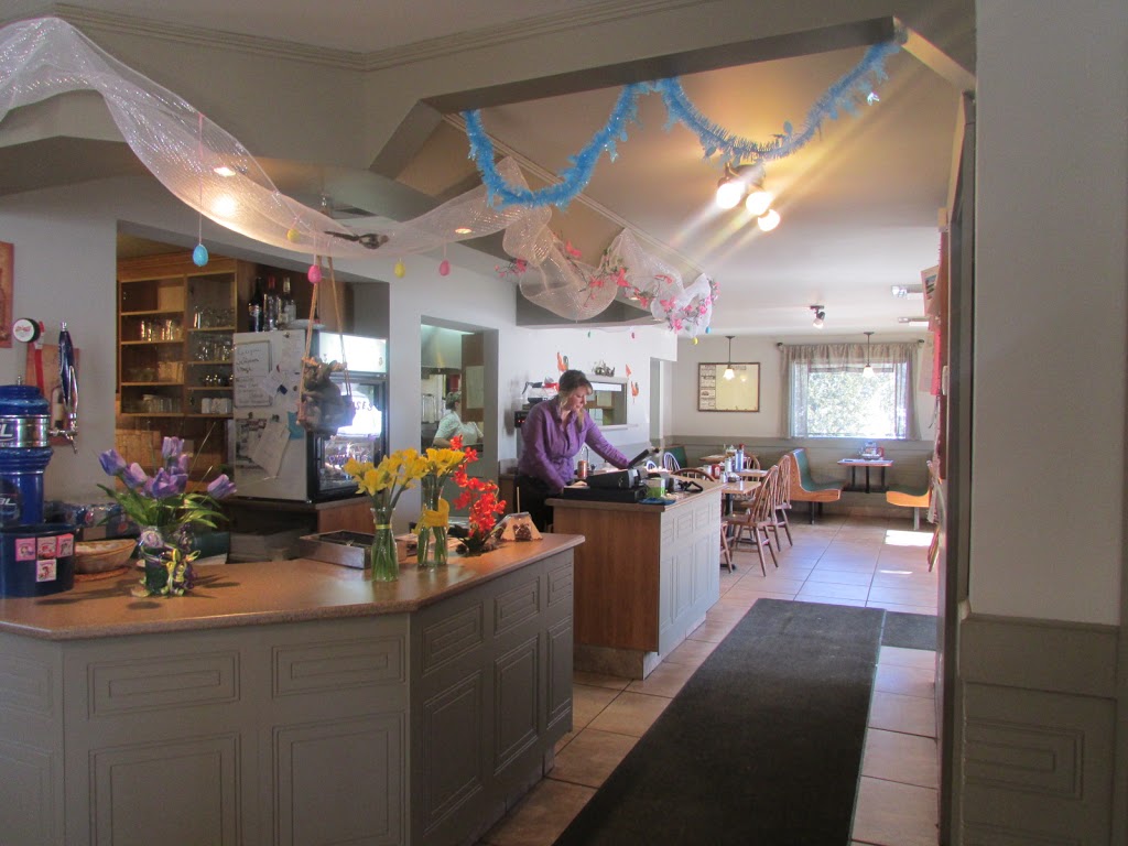 Resto Sawyers | 98 Rue de Cookshire, tel 819-889-3251, Sawyerville, QC J0B 3A0, Canada | Phone: (819) 889-3251