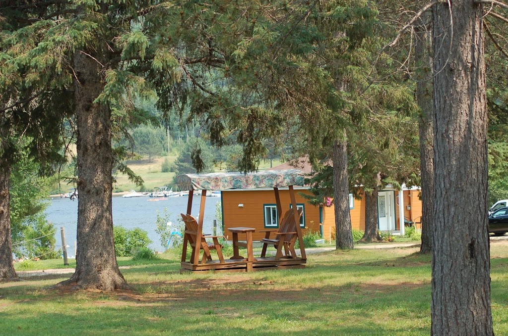 Motel Manoir sur le Lac | 1708 Bd Fernand Lafontaine, Rivière-Rouge, QC J0T 1T0, Canada | Phone: (819) 275-3514