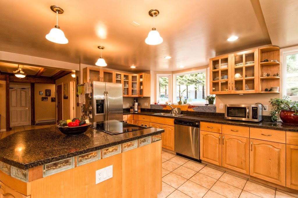 Squamish Bed and Breakfast | 40402 Skyline Dr, Garibaldi Highlands, BC V0N 1T0, Canada | Phone: (604) 848-5877