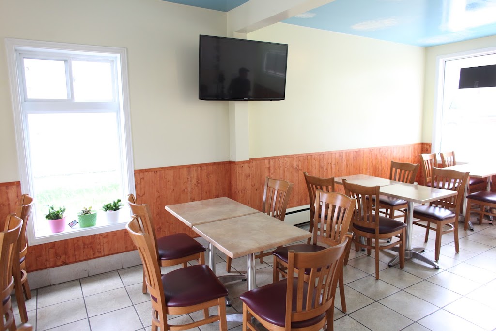 Thaï Clubstar | 4893 Rue Laval, Lac-Mégantic, QC G6B 1E2, Canada | Phone: (819) 583-5179