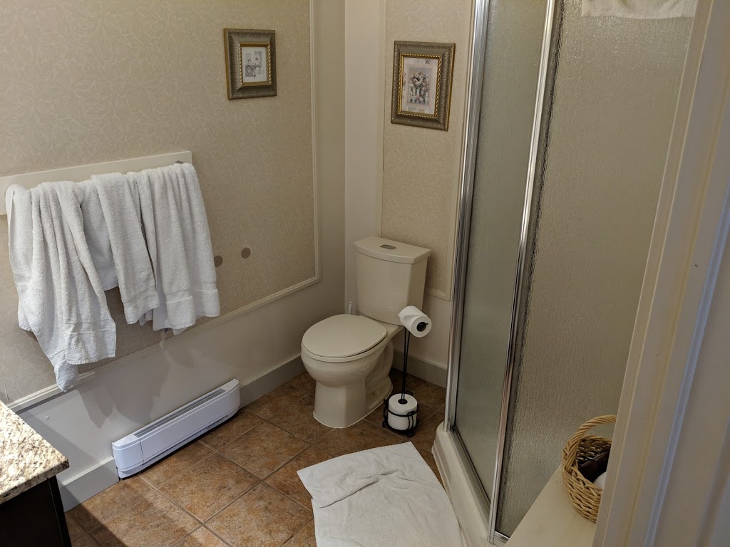 Gingerbread House Inn | 8 Robie Tufts Dr, Wolfville, NS B4P 1X1, Canada | Phone: (902) 542-1458