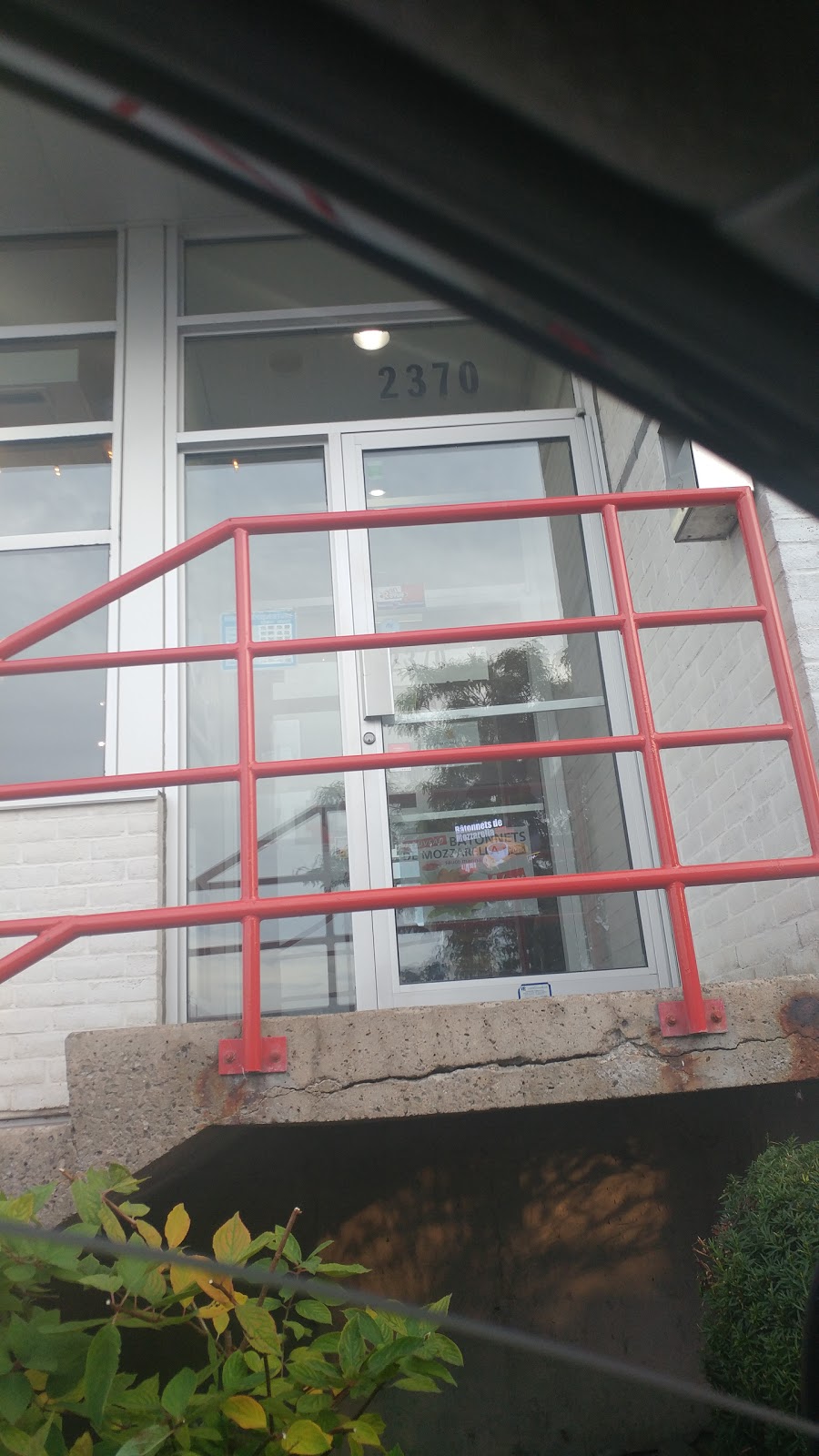 Au Coq | 2370 Chemin Gascon, Terrebonne, QC J6X 3A5, Canada | Phone: (450) 964-4419
