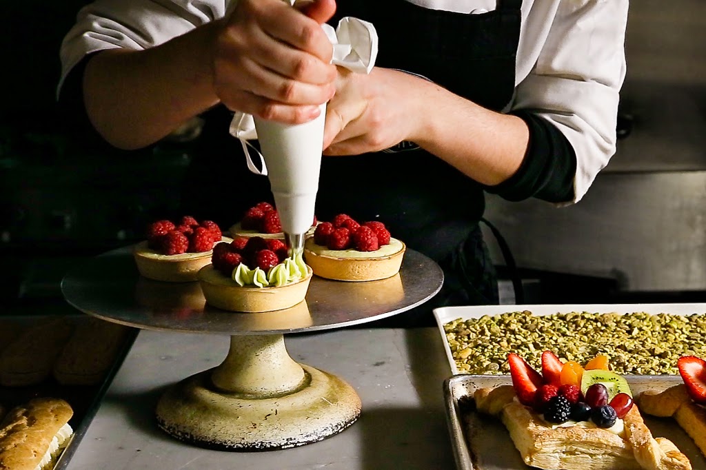 Pâtisserie Aveline | 88 Rue du Roi, Sorel-Tracy, QC J3P 4M8, Canada | Phone: (450) 743-6925
