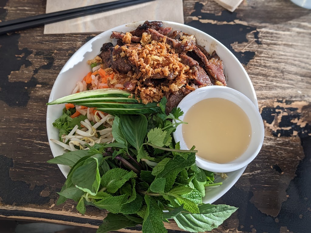 TRAN Cantine Vietnamienne | 4690 R. Notre Dame O, Montréal, QC H4C 1S6, Canada | Phone: (514) 379-4690