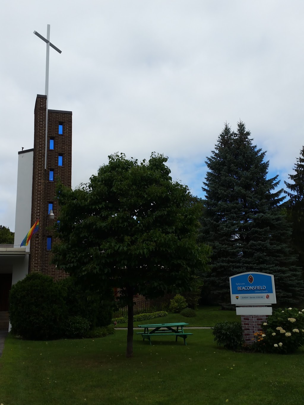 Beaconsfield United Church | 202 Woodside Rd, Beaconsfield, QC H9W 2N9, Canada | Phone: (514) 695-0600