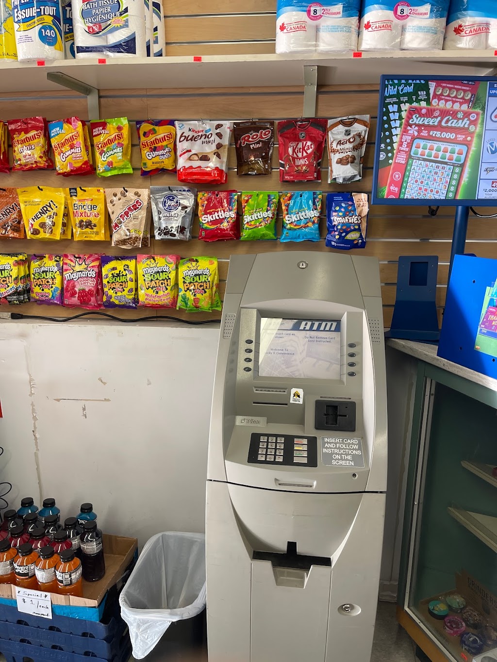 Lucky R convenient | 375 Épinettes Ave unit 2, Orléans, ON K1E 3E6, Canada | Phone: (613) 590-0670