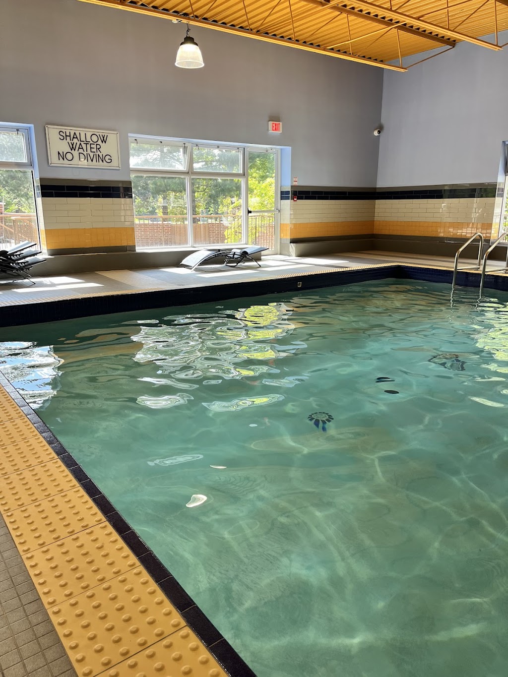 Aurora Club Recreation | 36 Aurora Ct, Scarborough, ON M1W 2G8, Canada | Phone: (416) 499-2870