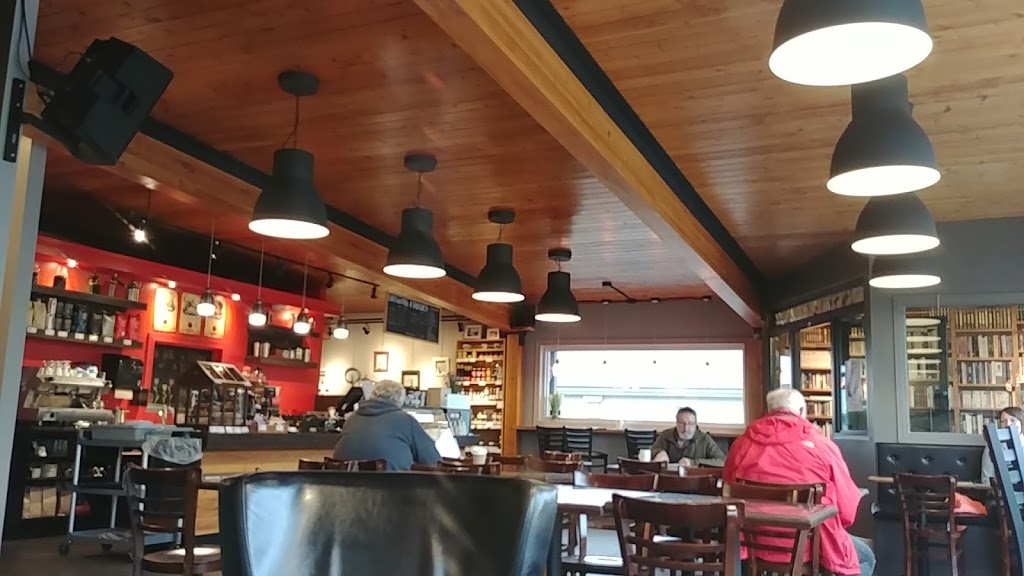 Café du Marché | 1226 Rue Principale, Saint-Étienne-des-Grès, QC G0X 2P0, Canada | Phone: (819) 655-0344