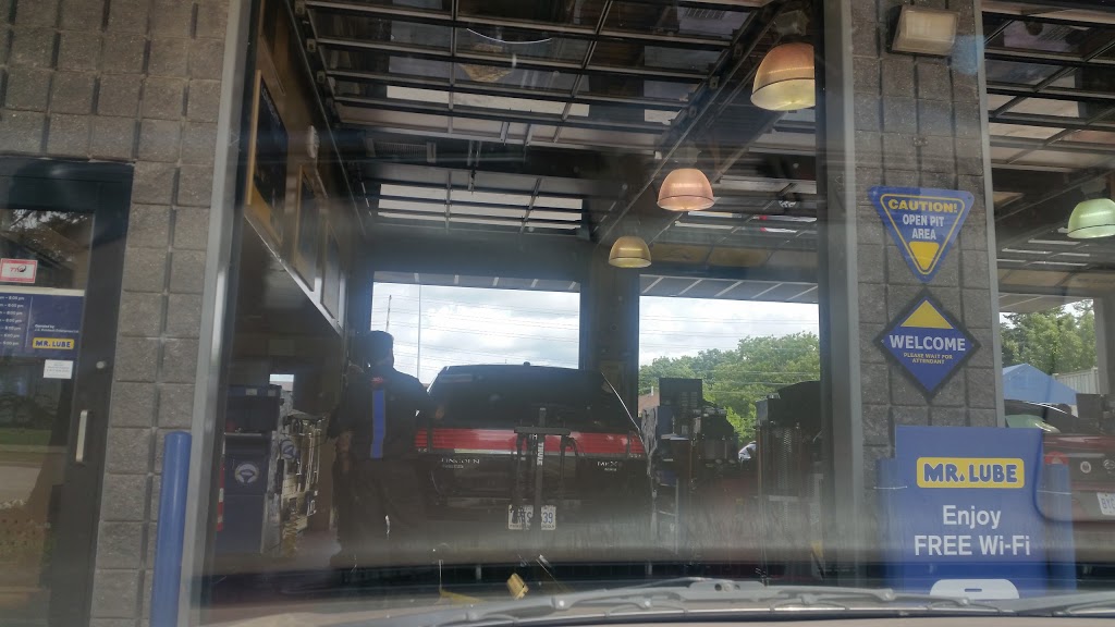 Mr. Lube | 2520 Britannia Rd W, Mississauga, ON L5M 5X7, Canada | Phone: (905) 567-9766