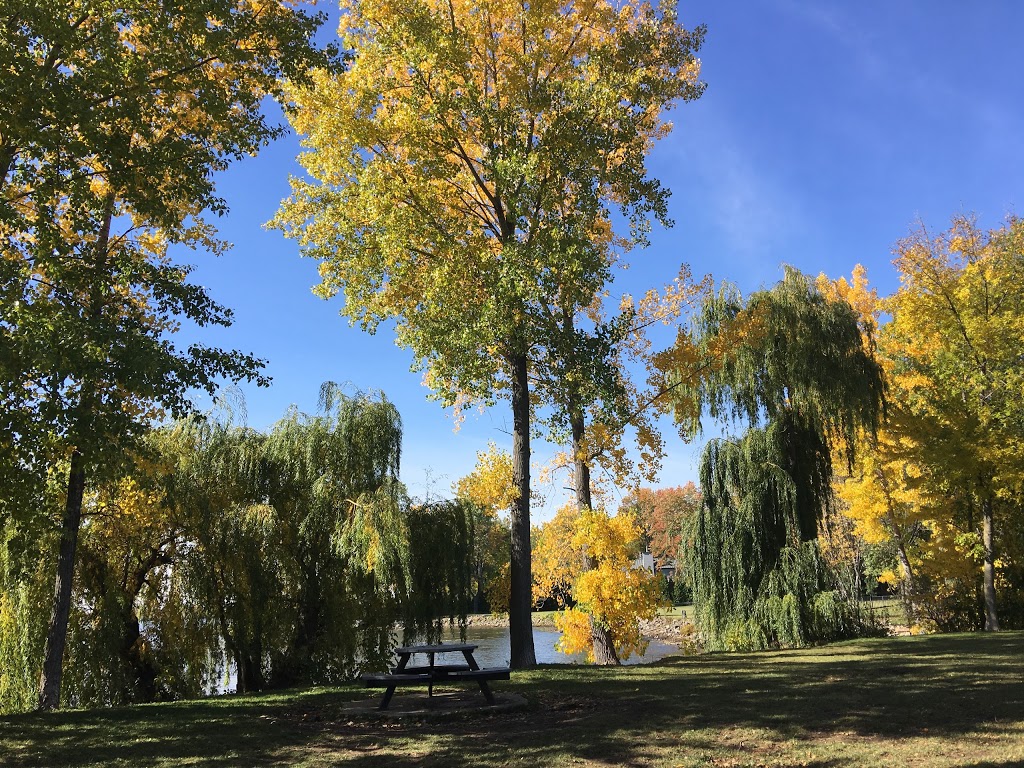 Bertold Park | Rue Churchill, Baie-dUrfé, QC H9X 2Z4, Canada