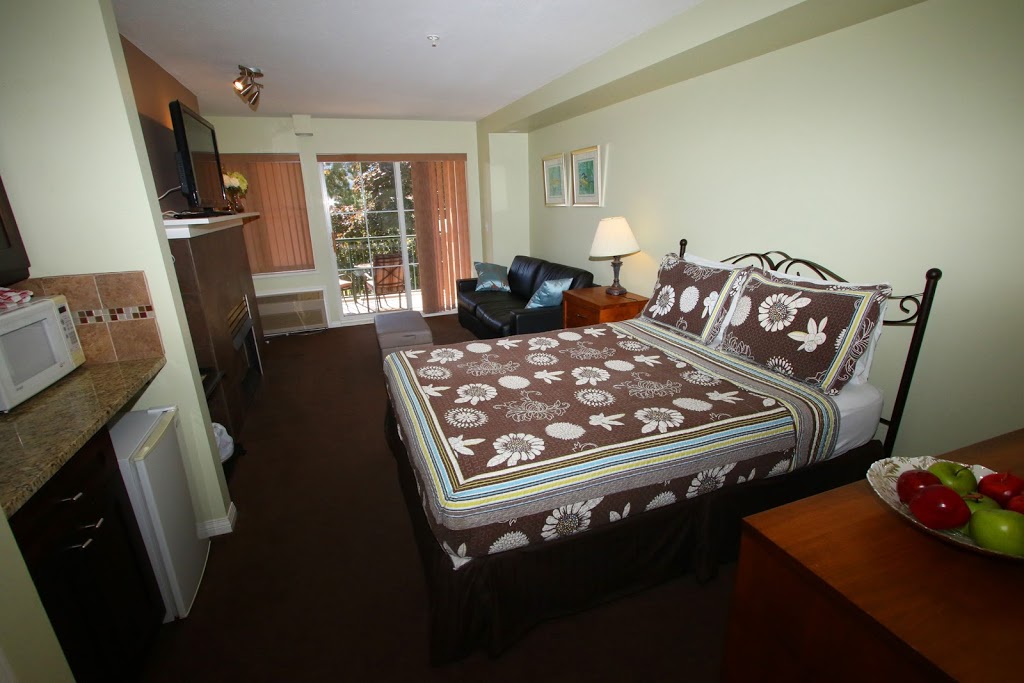 Borgata Lodge | 3185 Via Centrale, Kelowna, BC V1V 2A7, Canada | Phone: (250) 491-0881