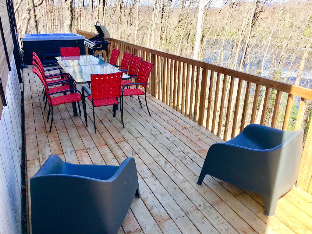 Chalet Le Blaireau 100 | 100 Chemin des Lacs à May, Entrelacs, QC J0T 2E0, Canada | Phone: (438) 888-8000
