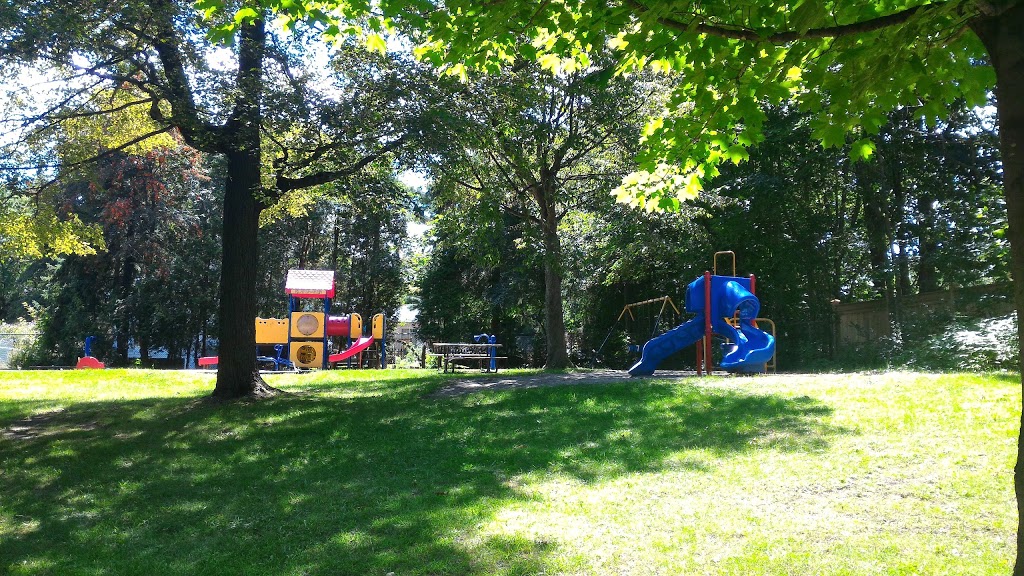 Rockhill Park | 538 Beaurepaire Dr, Beaconsfield, QC H9W 3E2, Canada | Phone: (514) 428-4520