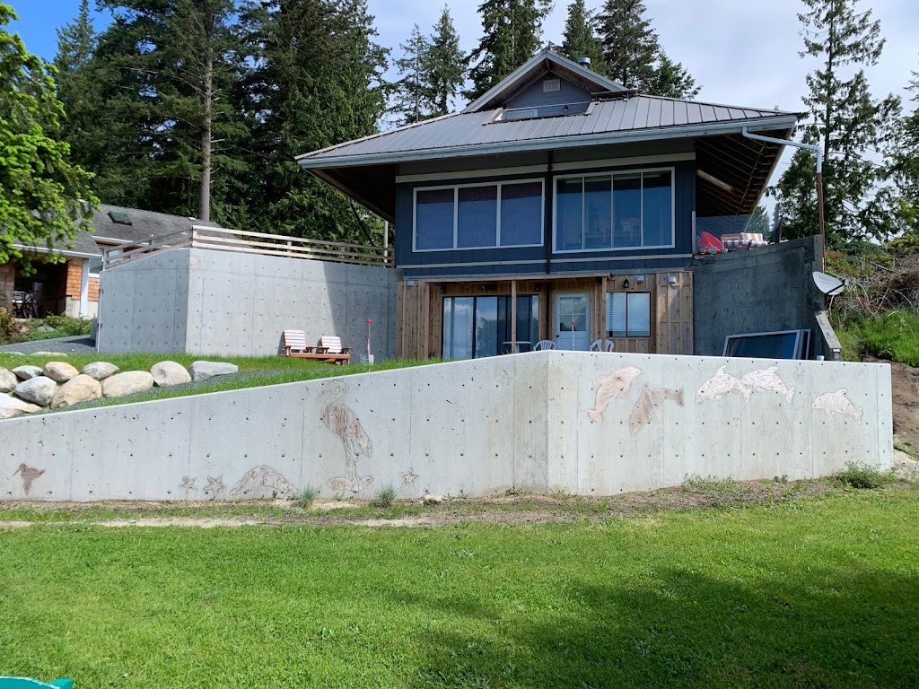 Douglas Bay Suite | first floor suite, 10417 Patrick Rd, Powell River, BC V8A 0K9, Canada | Phone: (604) 818-4960