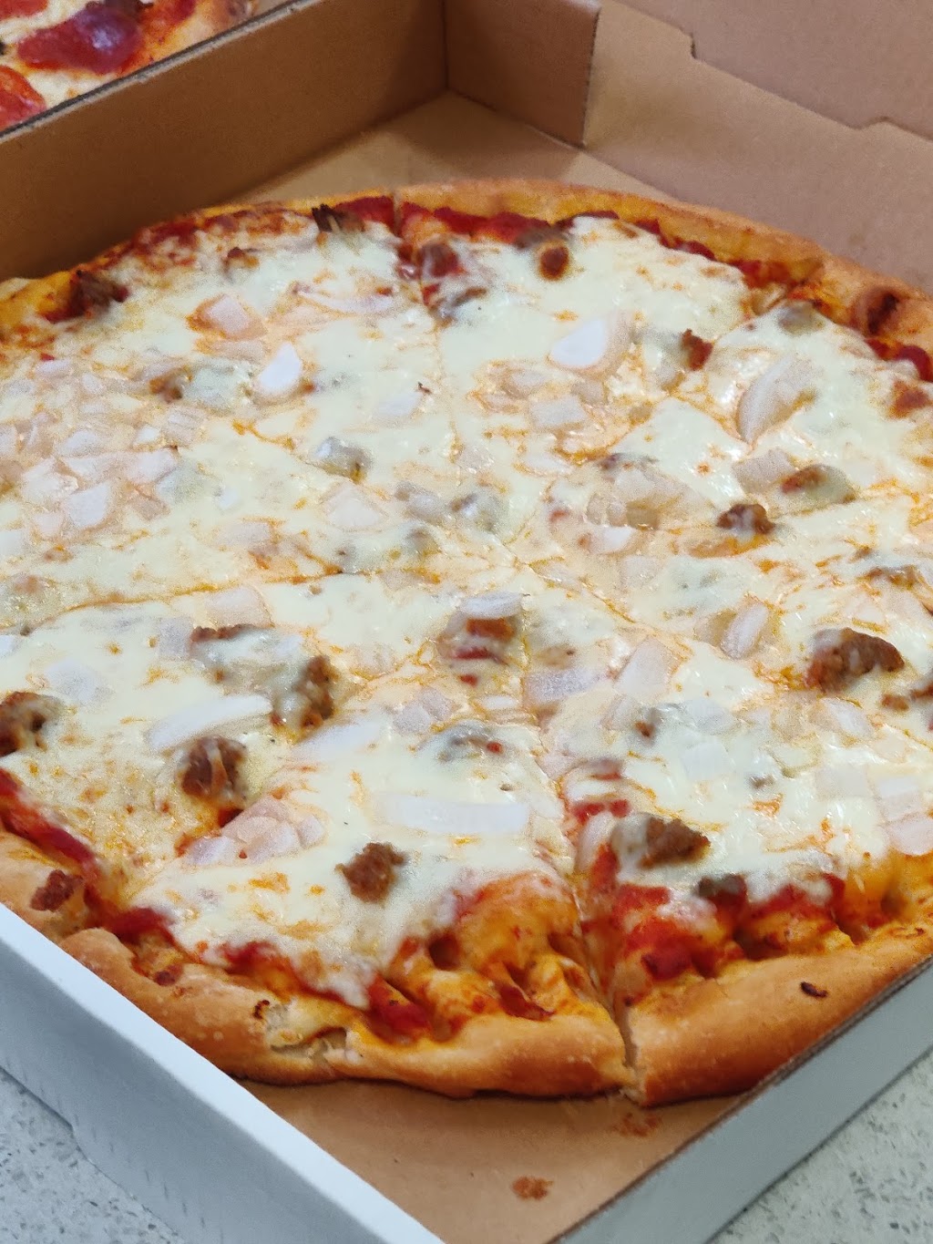 Georges Pizza and Panzerotto | 252 Dundas St E, Toronto, ON M5A 1Z8, Canada | Phone: (416) 324-9797