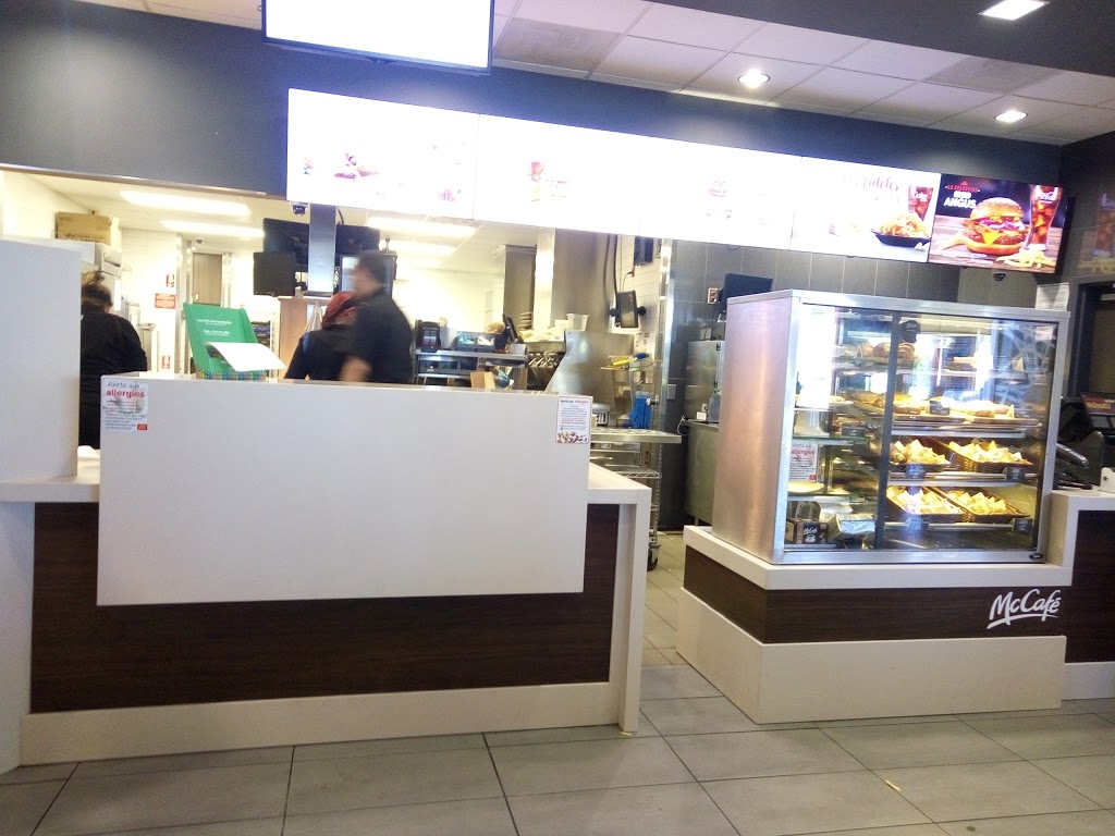 McDonalds | 7505 Grande Allée, Brossard, QC J4Z 0E3, Canada | Phone: (450) 678-9200