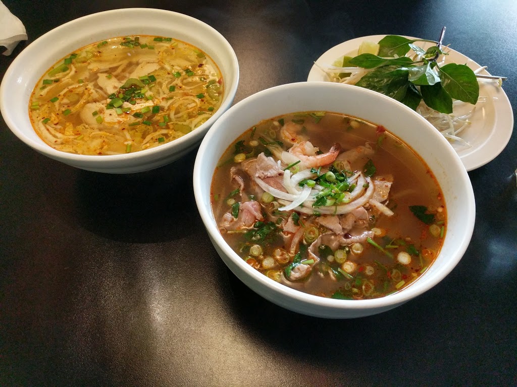 Pho Thu Do | 3987 Riverside Dr, Ottawa, ON K1V 1C1, Canada | Phone: (613) 736-5678