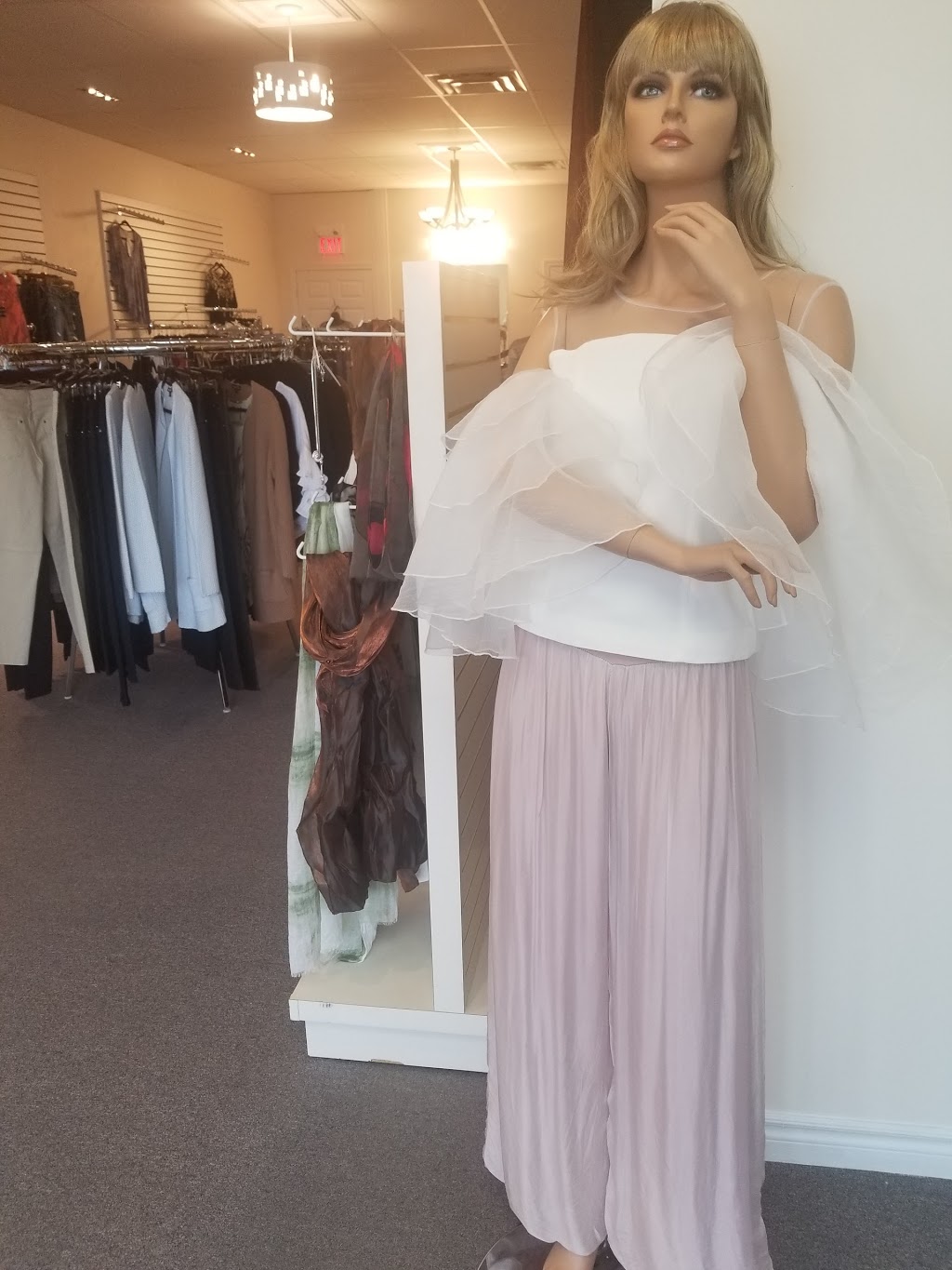 Château Sinclair | 84 Charing Cross St Unit 10a, Brantford, ON N3R 2H6, Canada | Phone: (519) 605-0178
