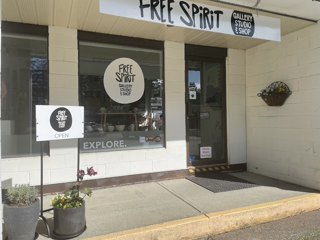 Free Spirit Gallery Studio | 590 N Rd, Gabriola, BC V0R 1X3, Canada | Phone: (250) 247-0197