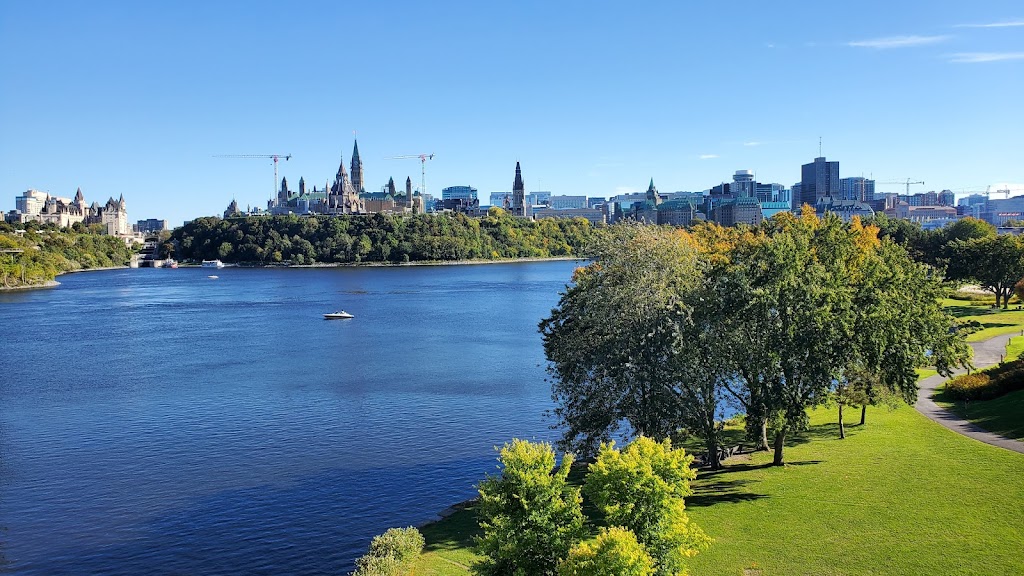 Alexandra Bridge Lookout | Alexandra Bridge, Ottawa, ON K1A, Canada | Phone: (613) 263-9682
