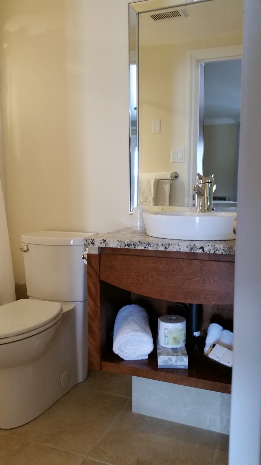 Inn at the Harbour | 255 Harbour St, Kincardine, ON N2Z 2X9, Canada | Phone: (519) 396-3311
