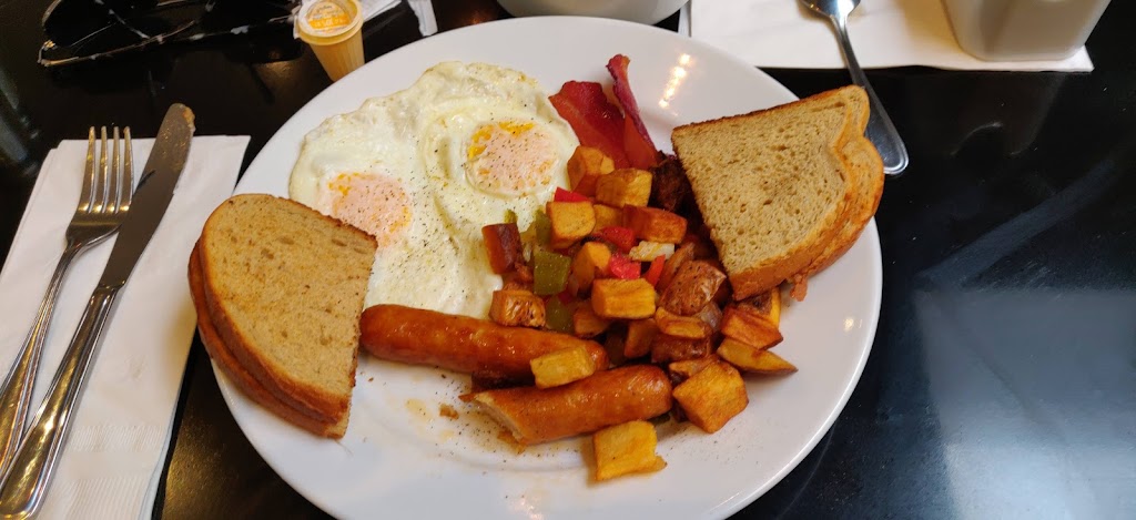 B&B Tap and Grill | 1400 Venetian Blvd, Point Edward, ON N7T 7W6, Canada | Phone: (519) 337-7577