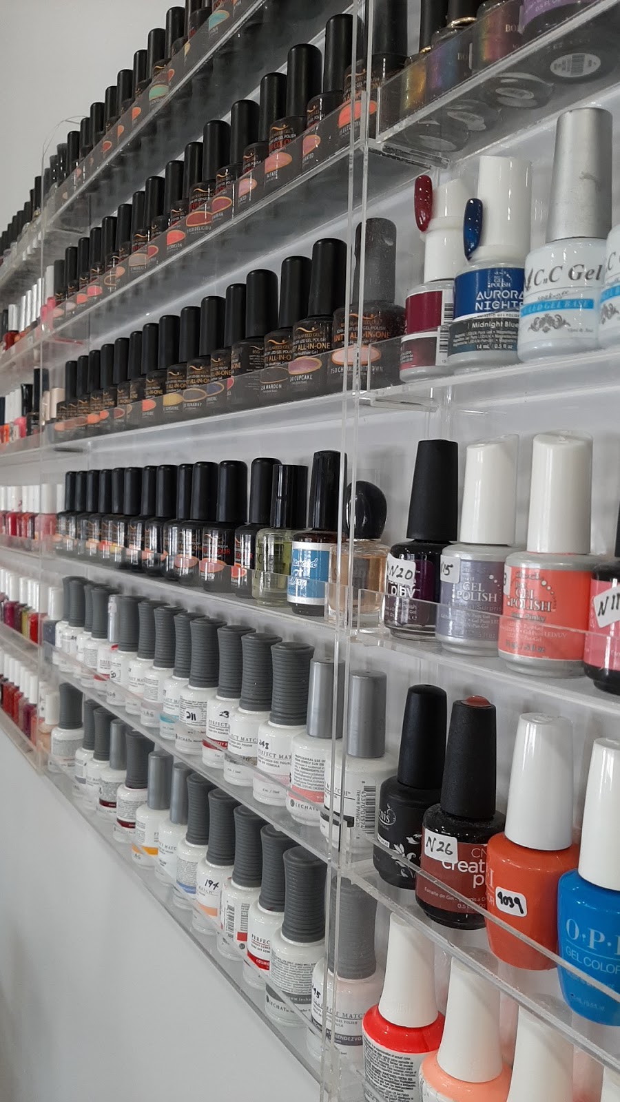 Salon Femmes en glam | 3321 Bd Dagenais O, Laval, QC H7P 1V5, Canada | Phone: (450) 934-2997