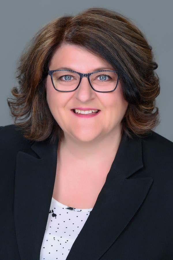 Edward Jones - Financial Advisor: Danette Hanneman | 1 Costello Dr Unit 7, Carleton Place, ON K7C 0B4, Canada | Phone: (613) 253-7708