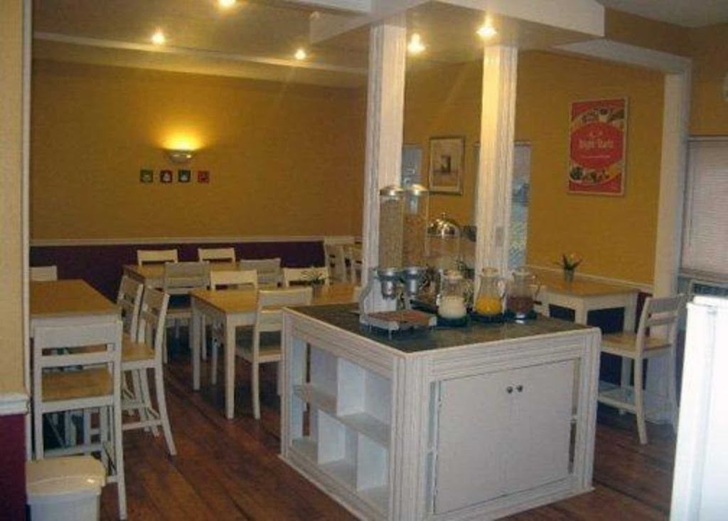Econo Lodge | 636 York St, London, ON N5W 2S7, Canada | Phone: (519) 433-8161