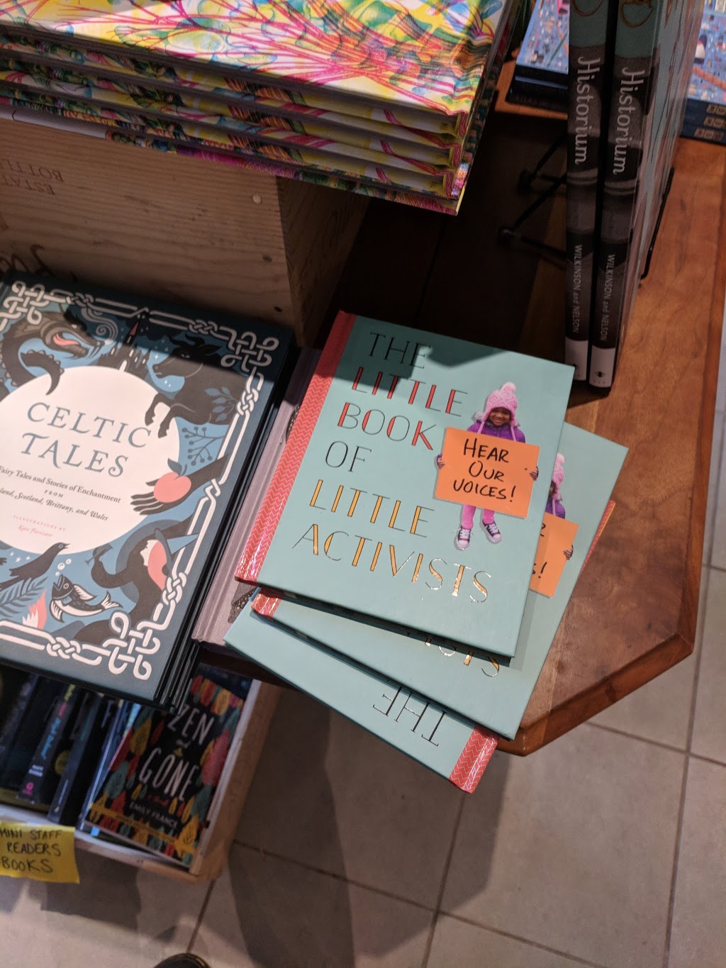 Queen Books | 914 Queen St E, Toronto, ON M4M 1J5, Canada | Phone: (416) 778-5053