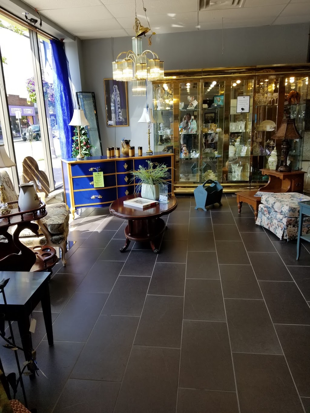 Antique Avenue | 329 Ottawa St N, Hamilton, ON L8H 3Z8, Canada | Phone: (905) 547-7168