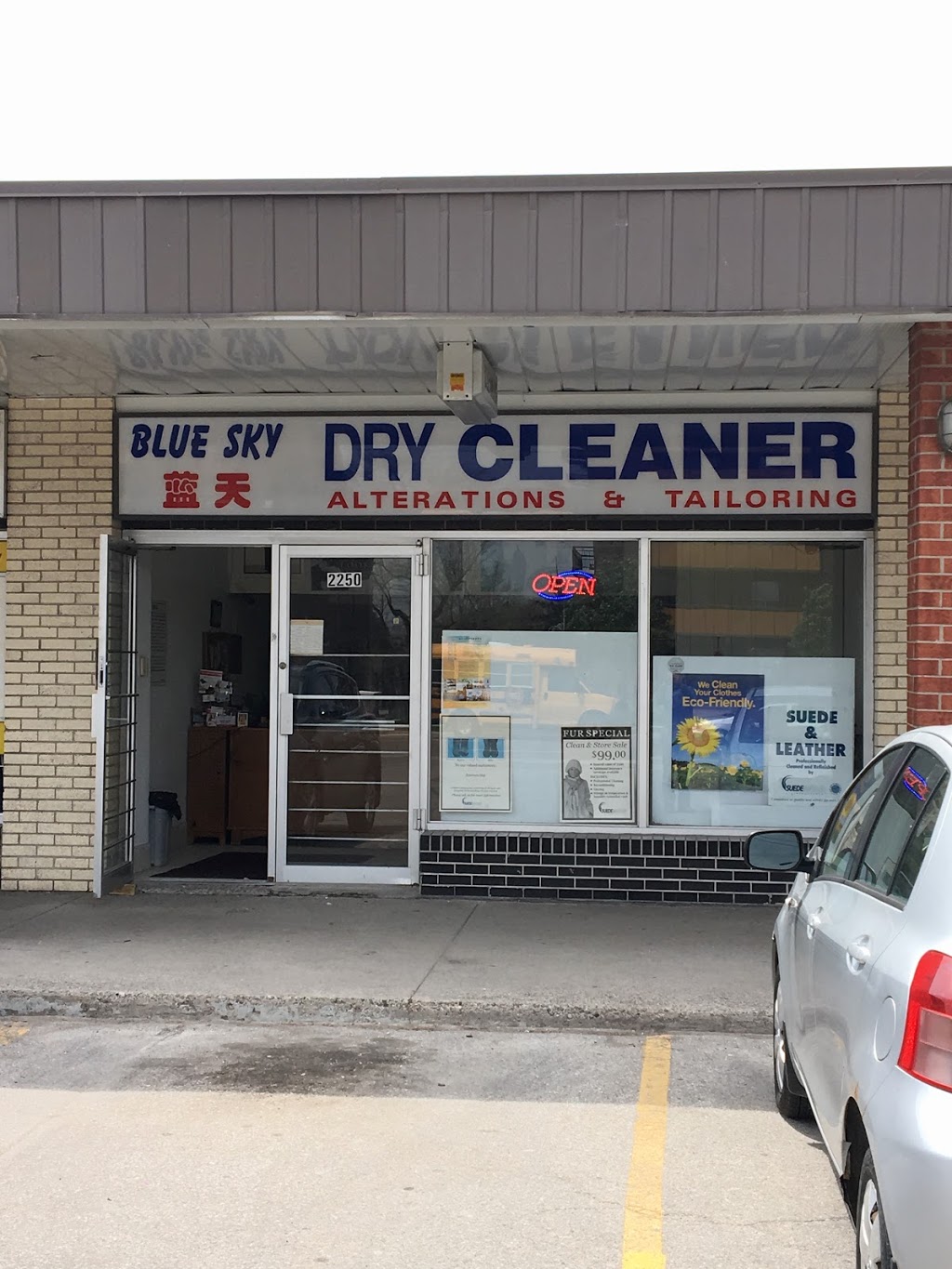 Blue Sky Dry Cleaners | 2250 Birchmount Rd, Scarborough, ON M1T 2M2, Canada | Phone: (416) 298-3764