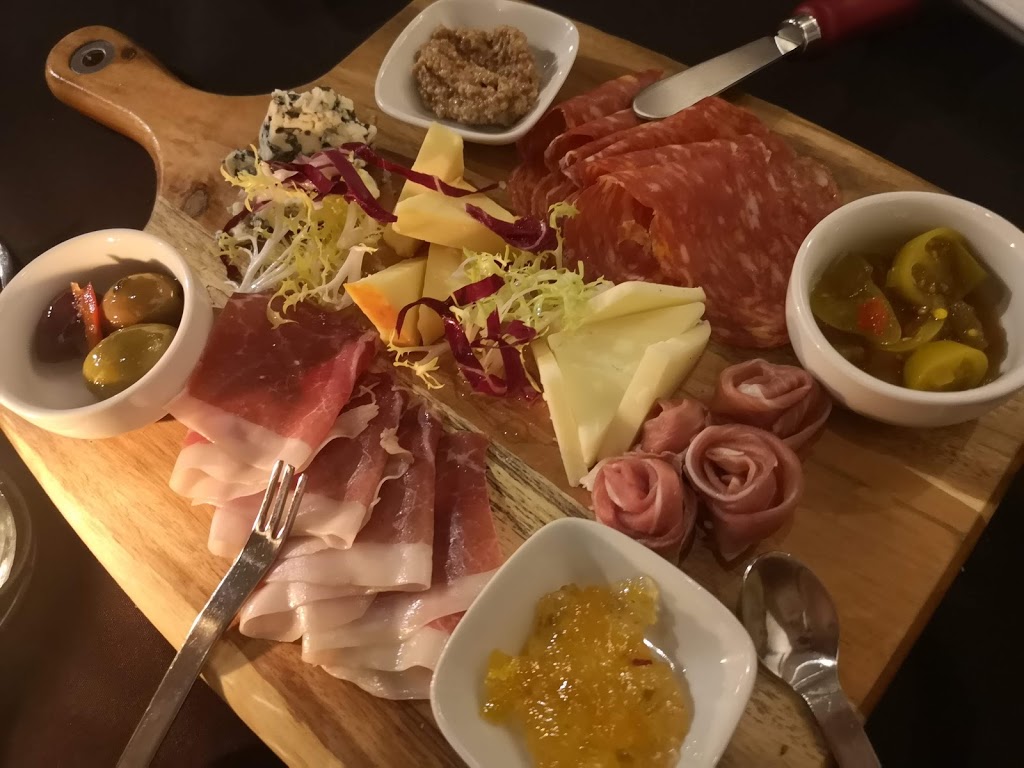 Urban Dish Grill & Wine Bar | 367 Yonge St, Barrie, ON L4N 4C9, Canada | Phone: (705) 797-8909