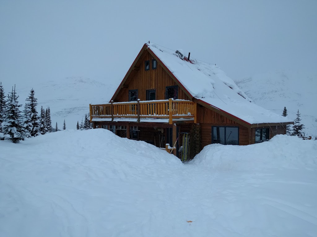 Amiskwi Lodge | 1013 Rundleview Dr, Canmore, AB T1W 2P5, Canada | Phone: (403) 678-1800