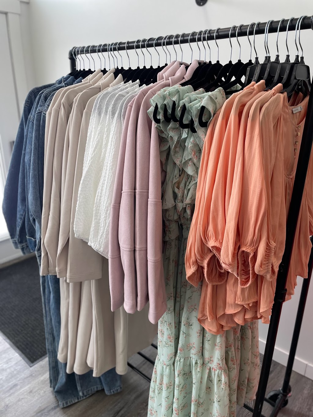 21 Kouture | 62 Broadway N Unit #2, Raymond, AB T0K 2S0, Canada | Phone: (403) 393-8089