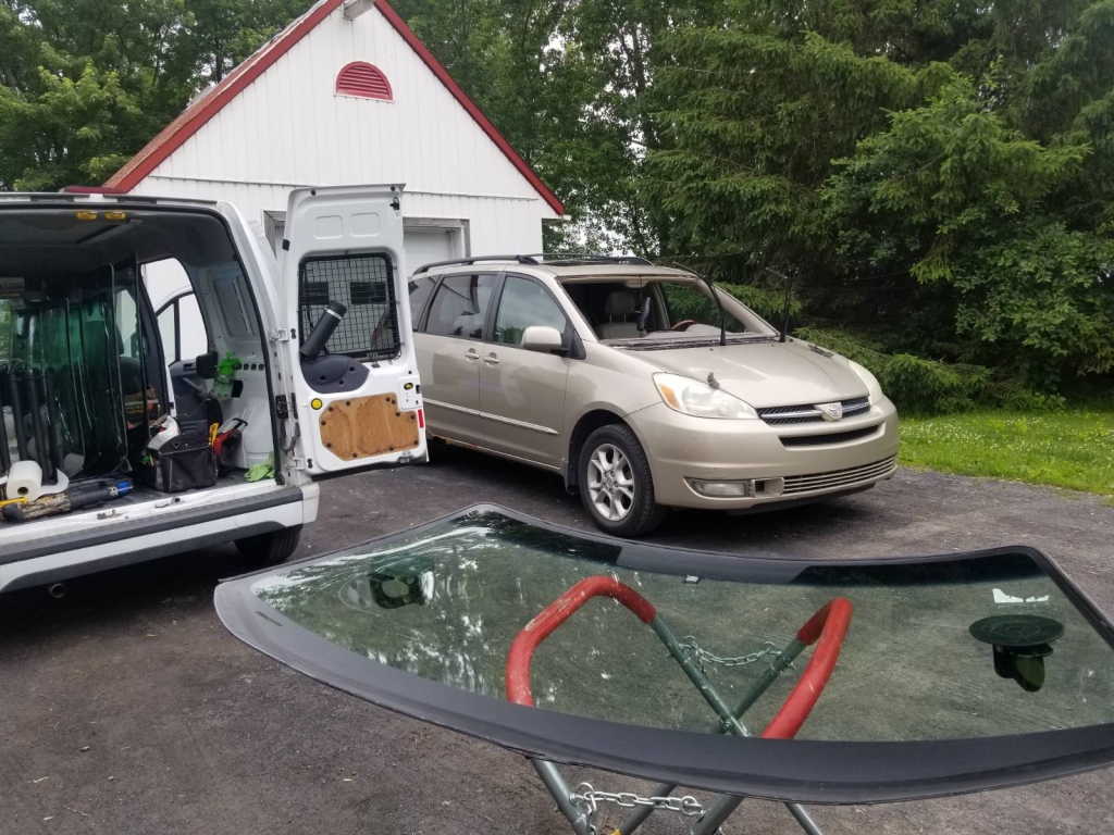 Auto Glass Experts Repair La Prairie | 605 Rue Favre, La Prairie, QC J5R 4Z6, Canada | Phone: (438) 290-8016