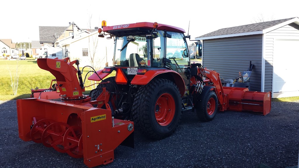 Multi-Travaux Excavation-Déneigement | route 122, Saint-Cyrille-de-Wendover, QC J1Z 1Z4, Canada | Phone: (819) 817-1557