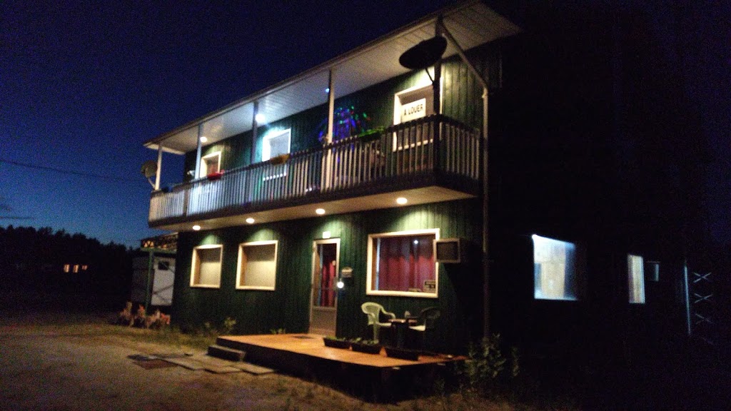 Chalet La Porte du Parc | 8080 Rang des Pins-Rouges, Saint-Alexis-des-Monts, QC J0K 1V0, Canada | Phone: (819) 265-2558