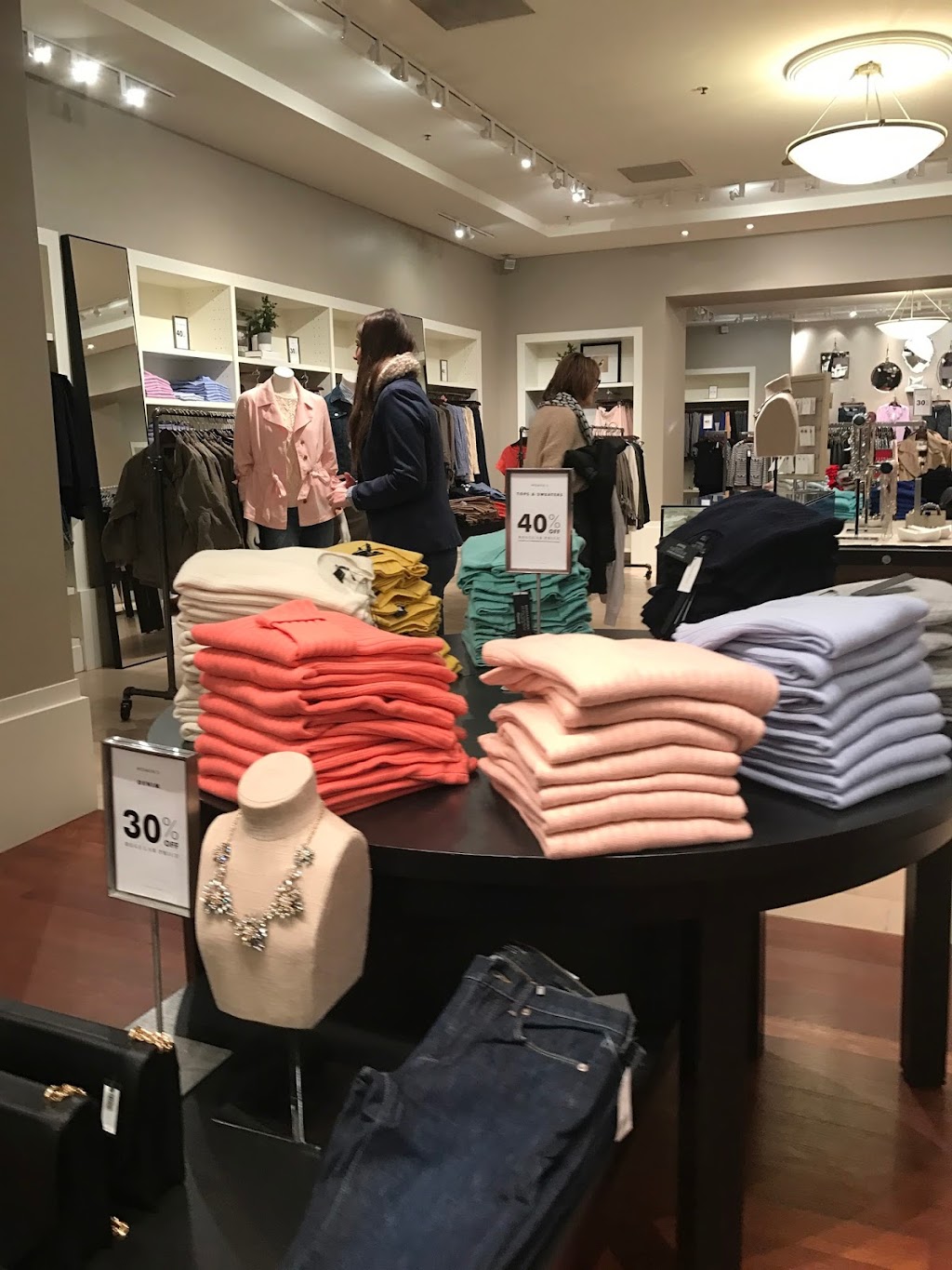 Banana Republic | 701 West Georgia Street D-62, D-63, D-64, Vancouver, BC V7Y 1A1, Canada | Phone: (604) 688-1630
