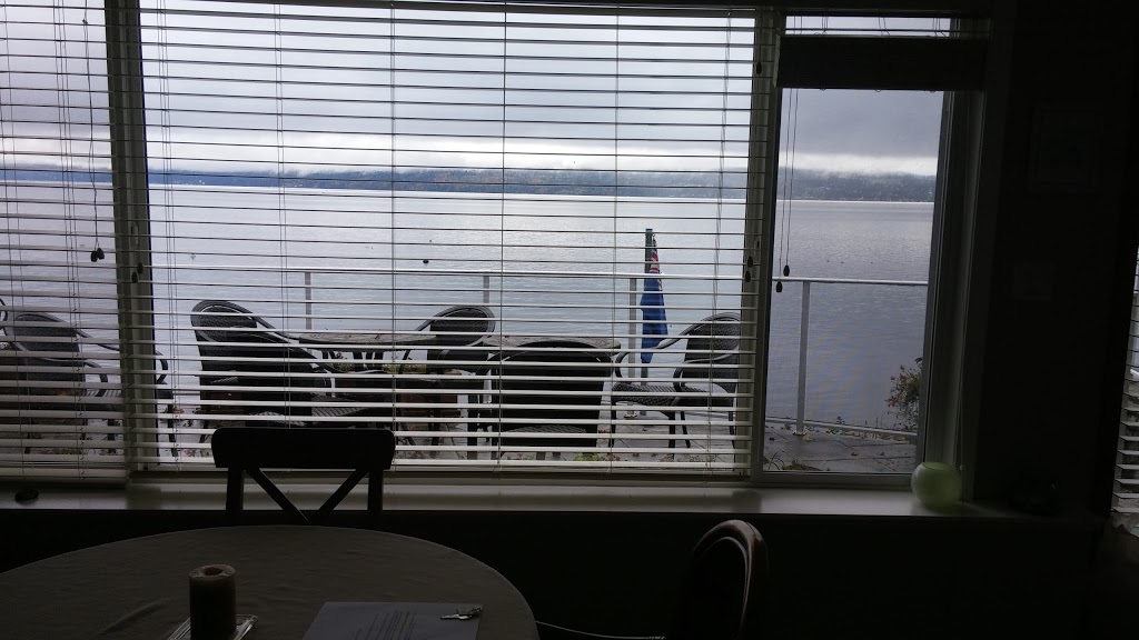 Inlet Beach House B&B | 10830 Madrona Dr, North Saanich, BC V8L 5P1, Canada | Phone: (250) 656-3239