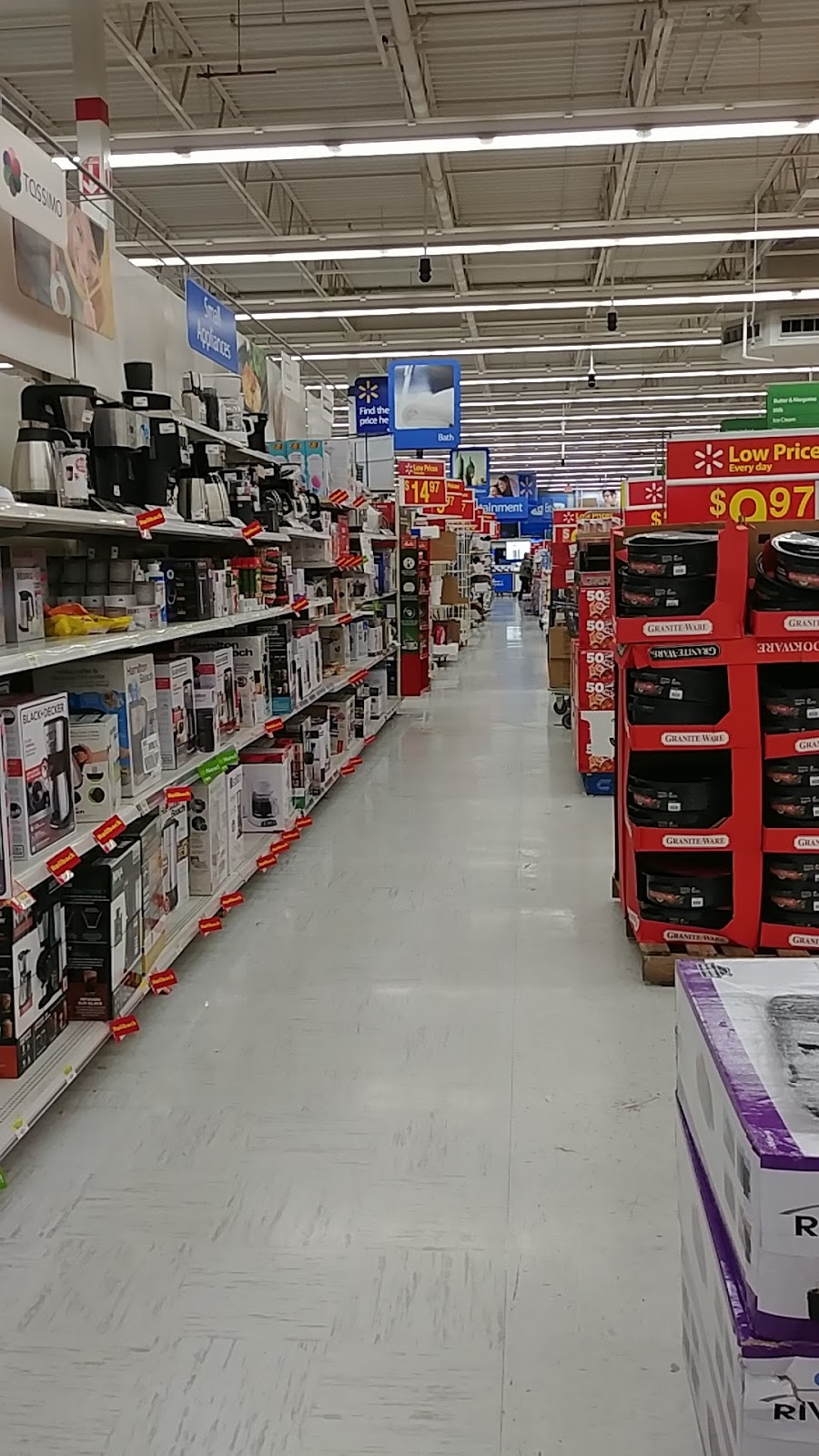 Walmart Supercentre | 7100 Tecumseh Rd E, Windsor, ON N8T 1E6, Canada | Phone: (519) 945-3065