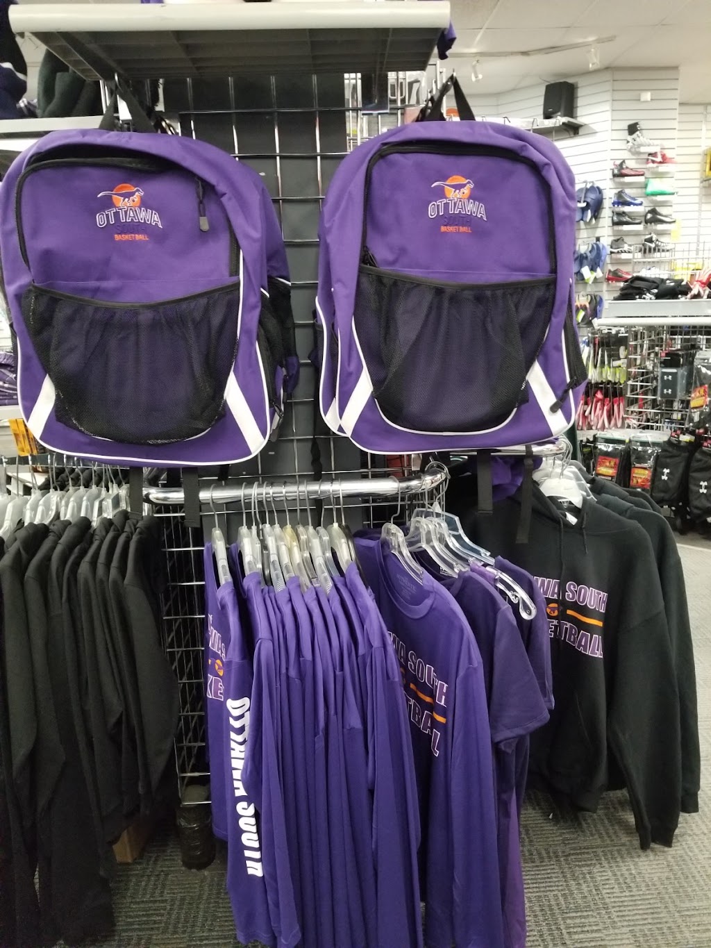 Barrhaven Source For Sports | 1581 Greenbank Rd, Nepean, ON K2J 4Y6, Canada | Phone: (613) 823-9022