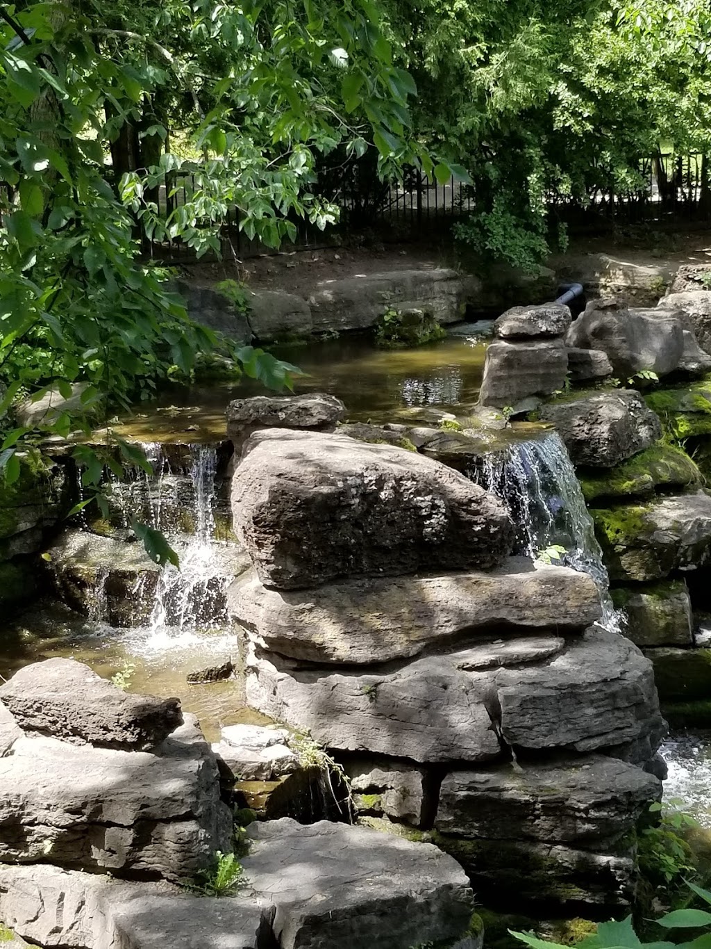 Beaubien Park (Outremont) | Av. Stuart, Montréal, QC H2V 3H1, Canada | Phone: (514) 872-0311