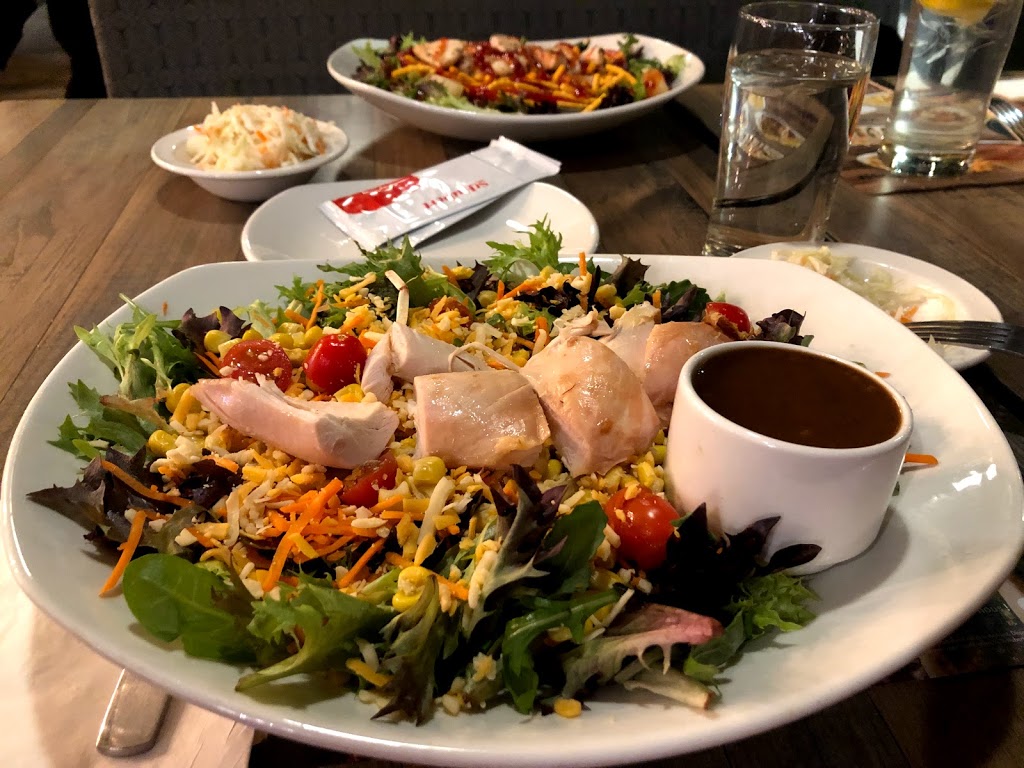 Rôtisserie St-Hubert | 350 Boulevard Curé-Labelle, Sainte-Thérèse, QC J7E 2Y1, Canada | Phone: (514) 385-5555