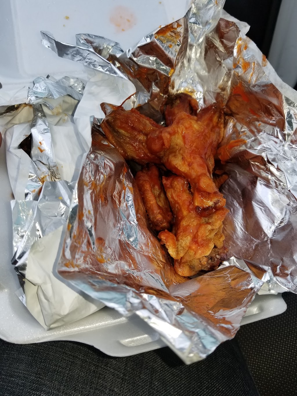 Wingz N Thingz Pizza | 5703 Ferry St, Niagara Falls, ON L2G 1S5, Canada | Phone: (905) 353-9464