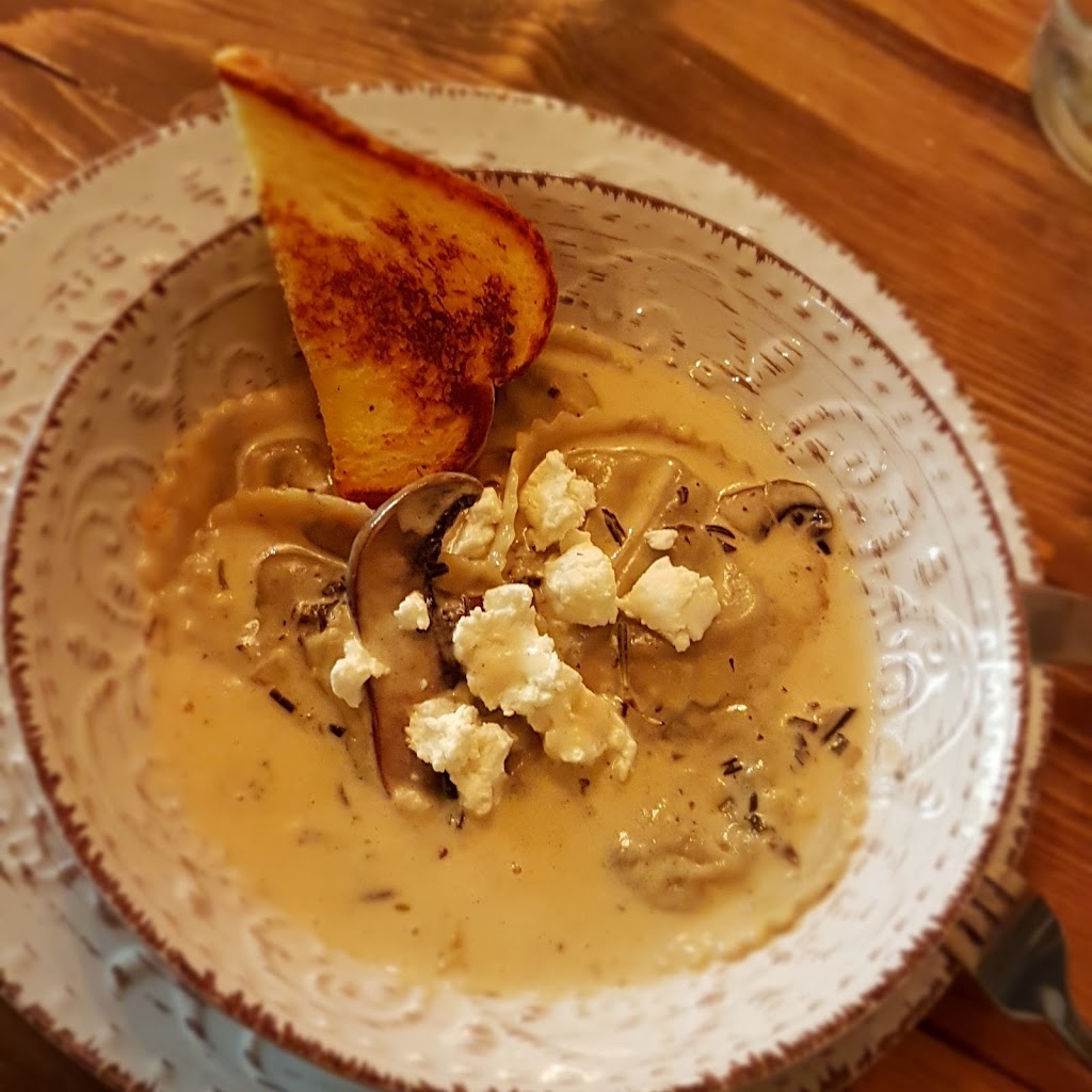 The Curly Willow Eatery | 141 Pine St, Collingwood, ON L9Y 2L7, Canada | Phone: (705) 315-1662