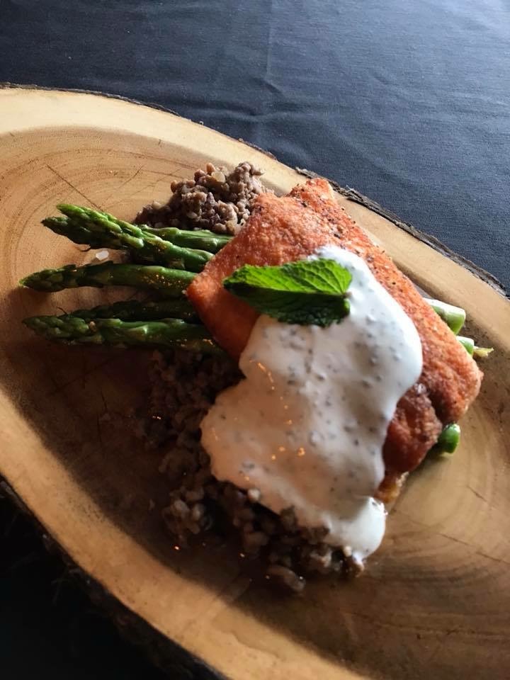Ze Kitchen Restaurant | 2607 Old Montreal Rd, Cumberland, ON K4C 1A2, Canada | Phone: (613) 833-3000