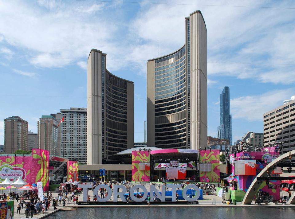 pearson airline limousine | 85 Thorncliffe Park Dr, East York, ON M4H 1L6, Canada | Phone: (647) 362-0337