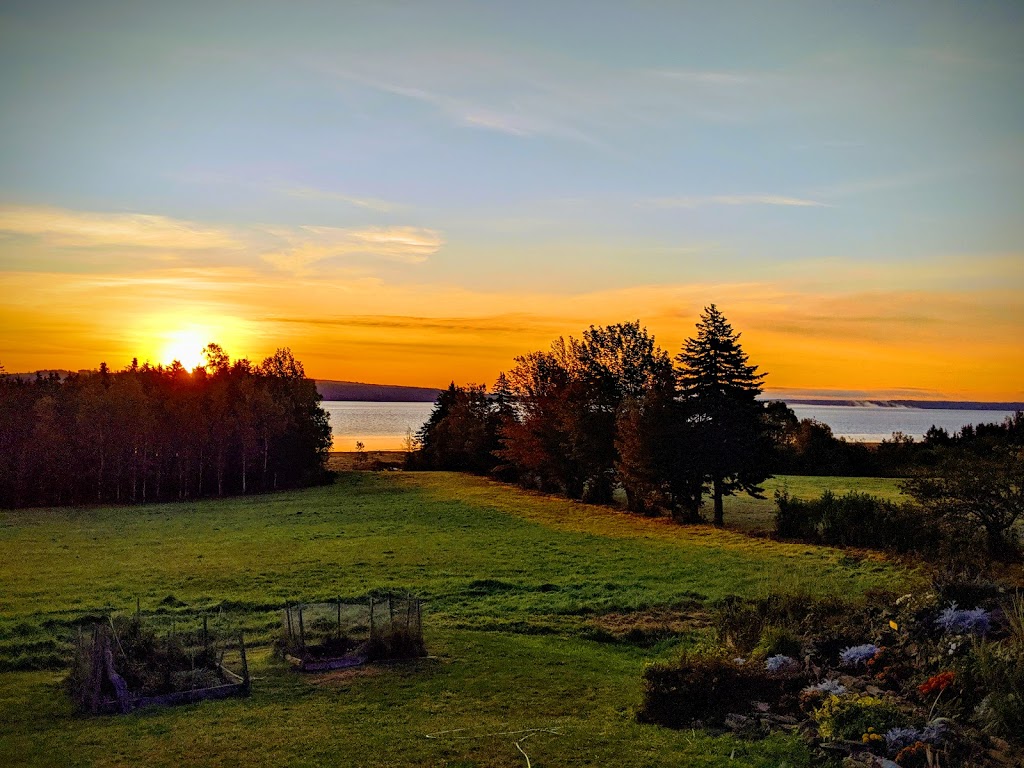 The Artisans Suite | 3923 Main St, Hopewell Cape, NB E4H 3J2, Canada | Phone: (506) 734-2046