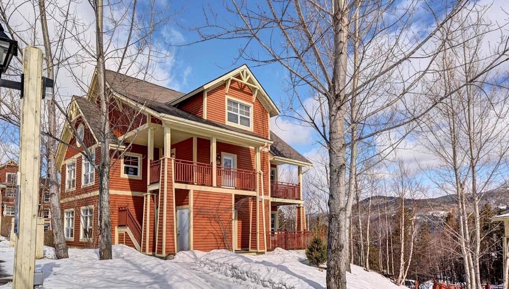 Les Eaux 225-1 by Escapades Tremblant | 1-225 Chemin des Quatre-Sommets, Mont-Tremblant, QC J8E 1C6, Canada | Phone: (877) 352-6626